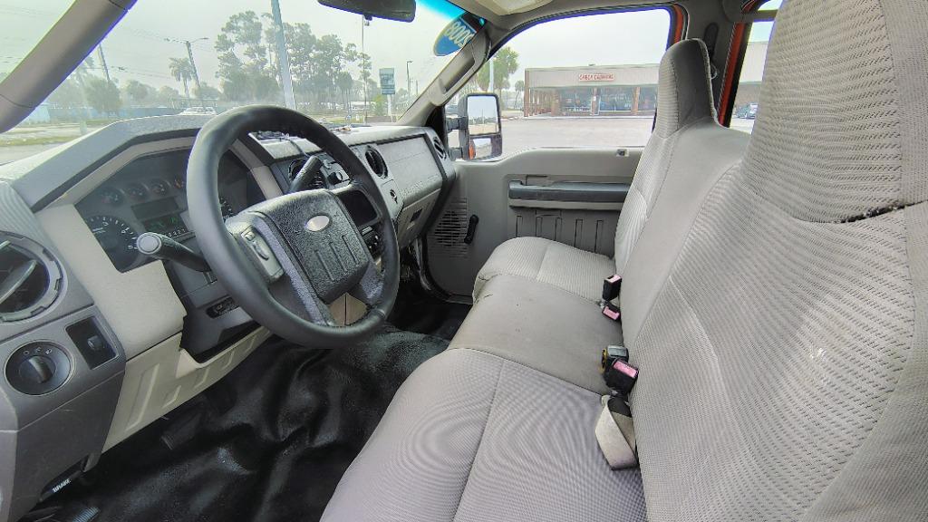 2008 Ford F-550 - Photo 9