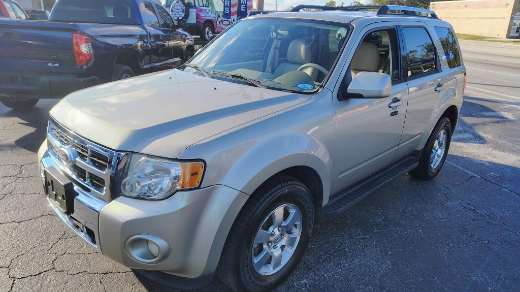 2011 Ford Escape Limited's photo