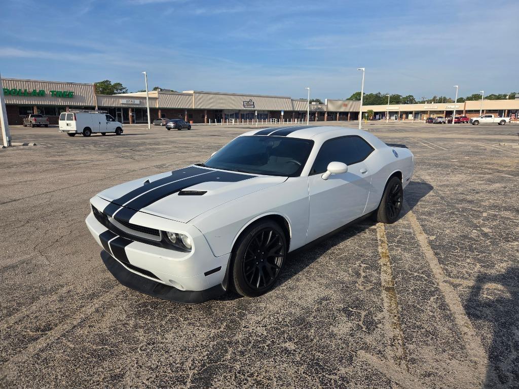 2014 Dodge Challenger SXT's photo