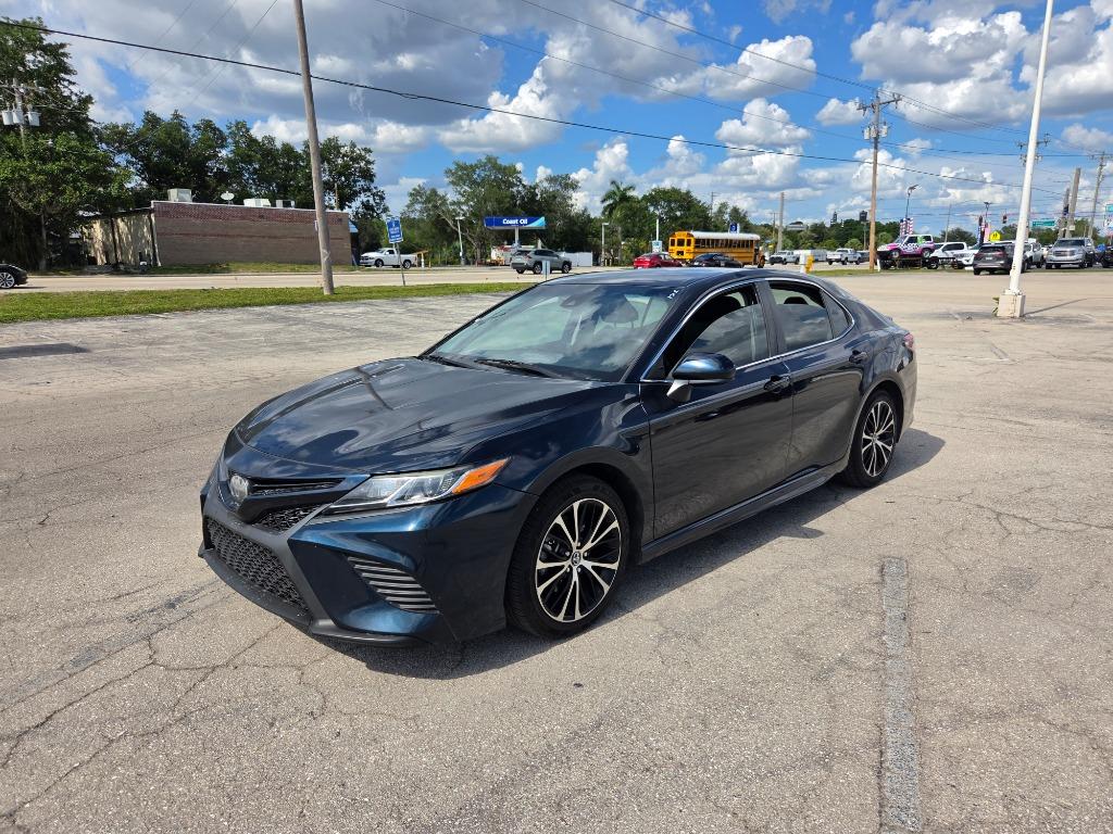 2019 Toyota Camry 2.5 Auto SE's photo